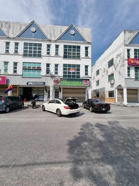 Shop for Sale in Kampung Parit Raja Ahmad, Batu Pahat by Albert Teo - iProperty.com.my