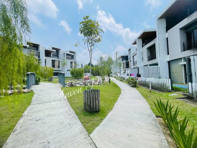 Rumah Berangkai 3.5 Tingkat untuk Dijual di Bandar Country Homes, Rawang oleh Anven Foo - iProperty.com.my